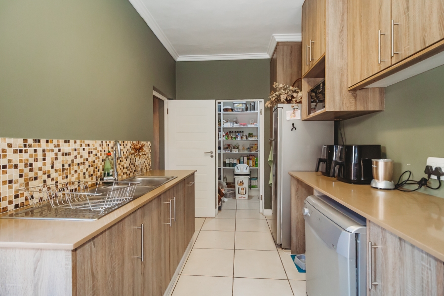 4 Bedroom Property for Sale in Kraaibosch Manor Western Cape